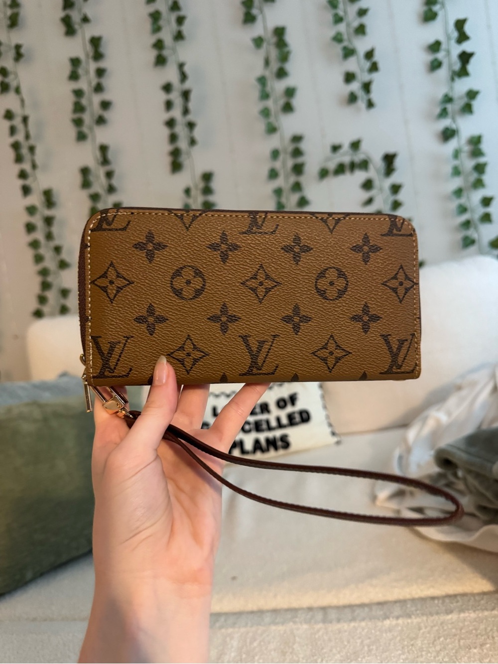 Louis Vuitton Monogram Zip-Around Wristlet in Brown